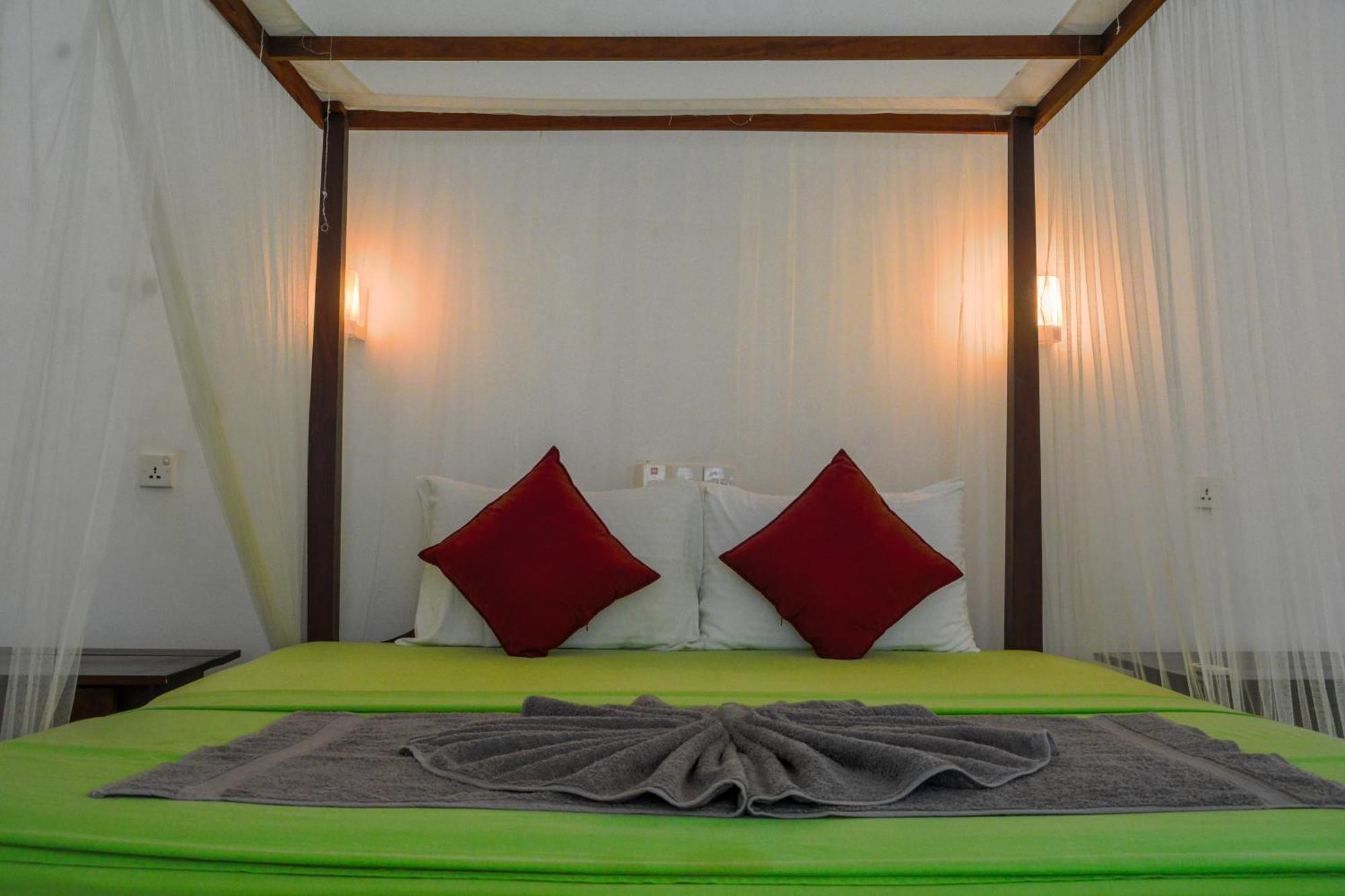 Palm Garden Guest House Ґалле Екстер'єр фото